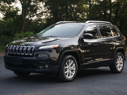 Used 2015 Jeep Cherokee Latitude w/ Cold Weather Group AWD/4WD image 1