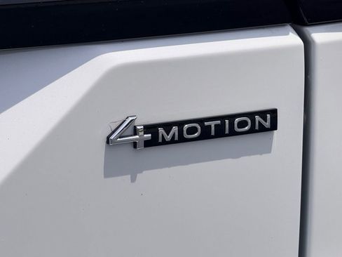 Used 2024 Volkswagen Atlas Peak Edition SEL AWD/4WD image 17