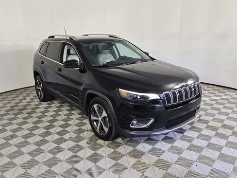Used 2019 Jeep Cherokee Limited image 2