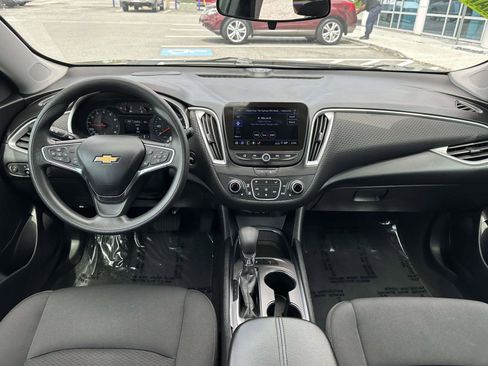 Used 2025 Chevrolet Malibu LT FWD image 7