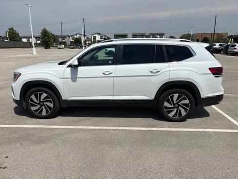 Used 2025 Volkswagen Atlas SEL AWD/4WD image 2