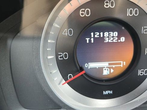 Used 2013 Volvo XC60 3.2 w/ Climate Pkg image 7