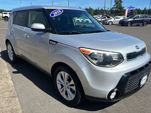 Used 2016 Kia Soul + FWD image 3