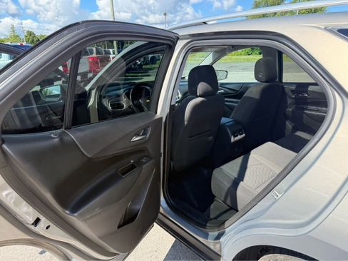 Used 2019 Chevrolet Equinox LT w/ Sun & Navigation Package image 17