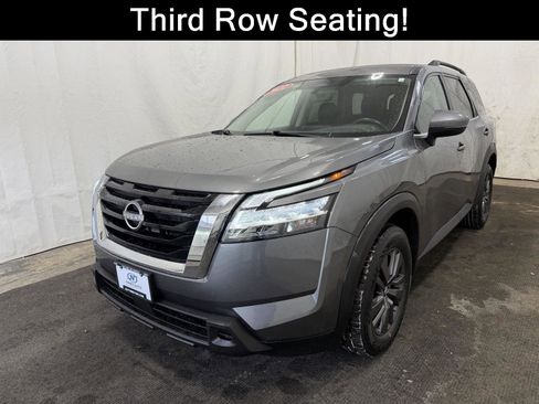 Used 2022 Nissan Pathfinder SV image 1