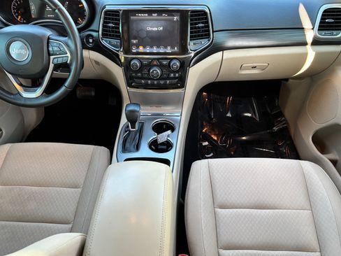 Used 2022 Jeep Grand Cherokee Laredo E image 16