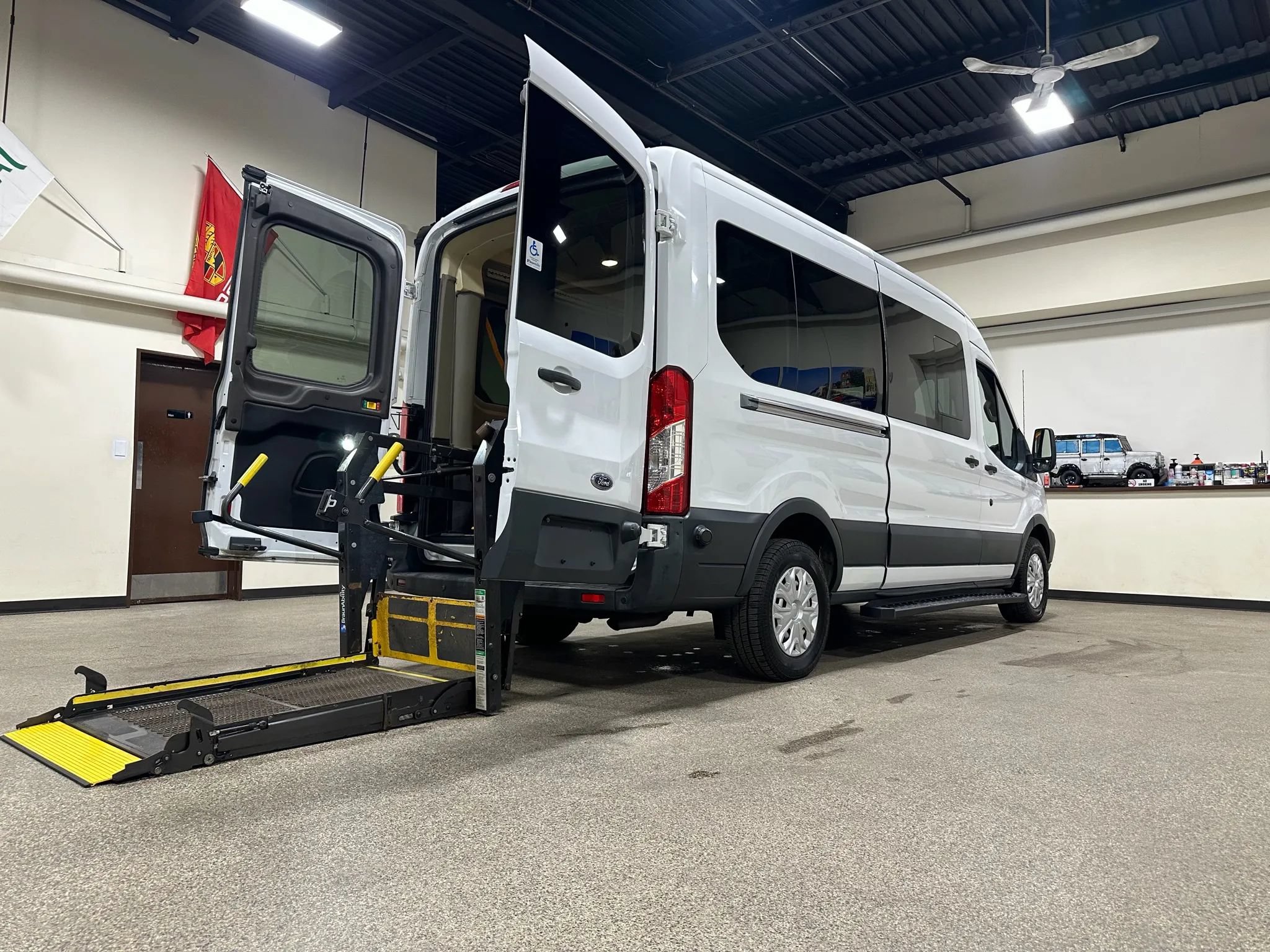 Used 2015 Ford Transit 250 148 Medium Roof RWD image 45