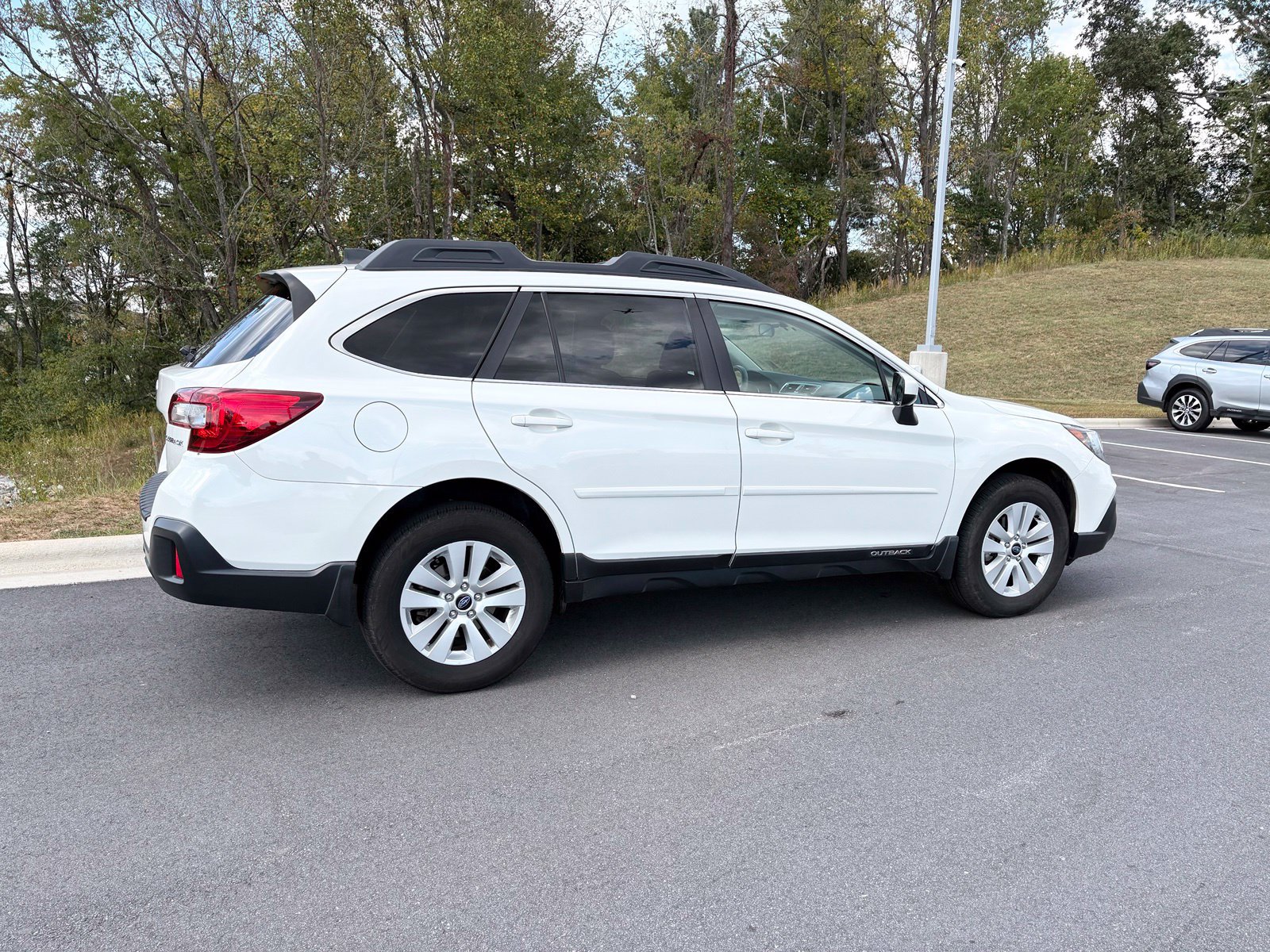 Used 2018 Subaru Outback 2.5i Premium AWD/4WD image 8