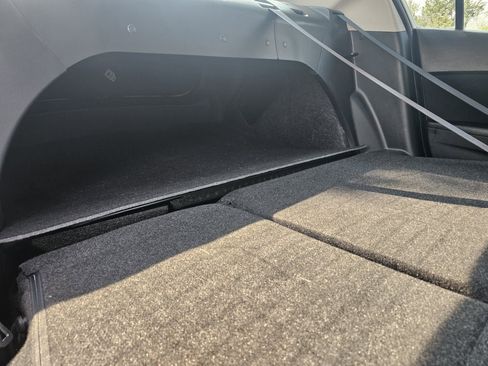 Used 2010 MAZDA MAZDA3 i Touring FWD image 32