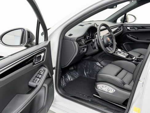 Used 2026 Porsche Macan Turbo image 7
