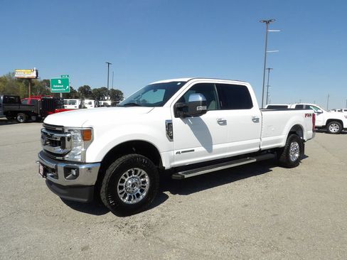 Used 2022 Ford F250 XLT w/ XLT Premium Package image 3