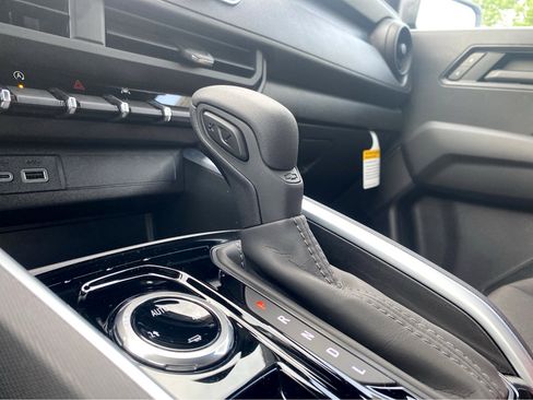 New 2025 Chevrolet Colorado W/T image 18