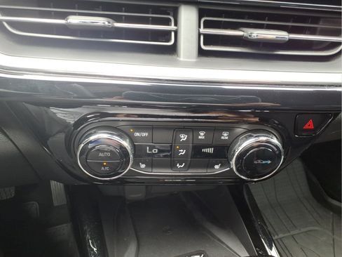 Used 2024 Chevrolet Trax RS w/ Sunroof Package FWD image 15