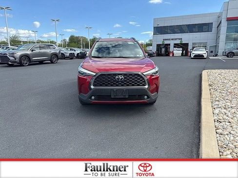 Certified 2025 Toyota Corolla Cross XLE image 2