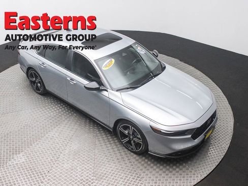 Used 2025 Honda Accord Sport image 3