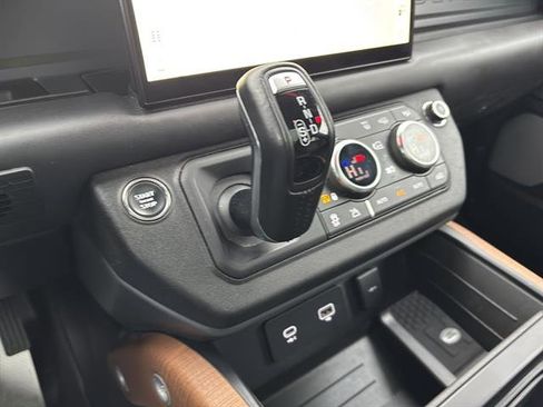 Used 2023 Land Rover Defender 130 X-Dynamic SE image 25