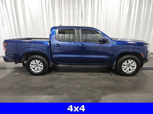 Used 2022 Nissan Frontier SV image 2