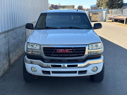 Used 2006 GMC Sierra 2500 SLT w/ Onstar Plus Package image 8