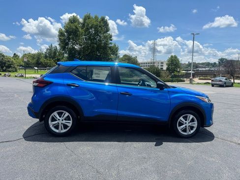 New 2025 Nissan Kicks Play S FWD image 8