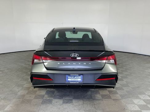 Used 2025 Hyundai Elantra Sport FWD image 22