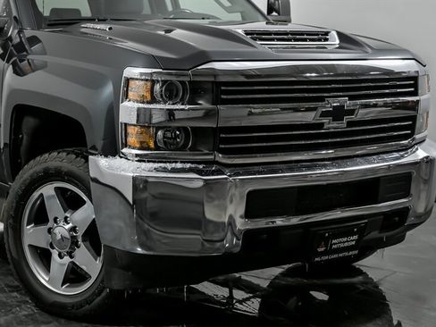 Used 2018 Chevrolet Silverado 2500 LT image 2