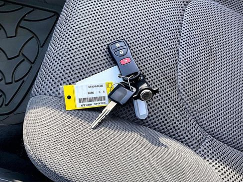 Used 2019 Nissan Frontier SV image 28