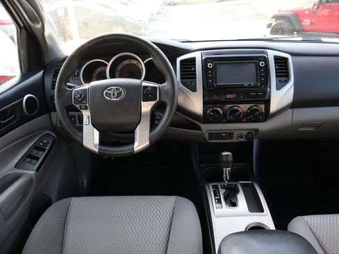 Used 2014 Toyota Tacoma PreRunner w/ SR5 Package image 20