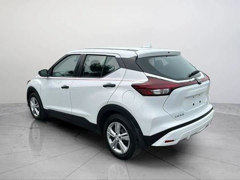 Used 2022 Nissan Kicks S FWD image 4