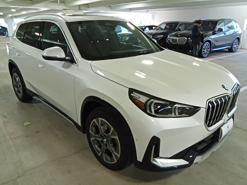 Used 2025 BMW X1 xDrive28i w/ Convenience Package AWD/4WD image 3