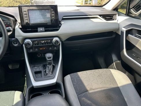 Used 2020 Toyota RAV4 XLE w/ Convenience Package FWD image 15