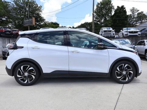 Used 2022 Chevrolet Bolt LT w/ Infotainment Package FWD image 8
