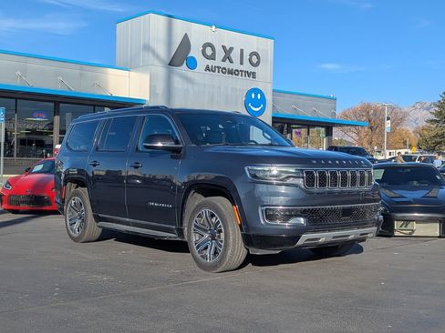 Used 2024 Jeep Wagoneer Series II w/ Flexible Seating Group image 1