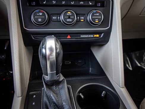 Used 2019 Volkswagen Atlas SE w/ Towing Package image 35