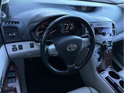 Used 2009 Toyota Venza AWD w/ Comfort Pkg image 2