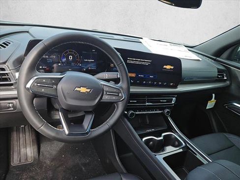 New 2026 Chevrolet Traverse LT w/ Sun and Wheel Package FWD image 13