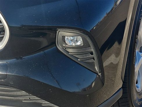 Used 2023 Toyota Highlander L image 10