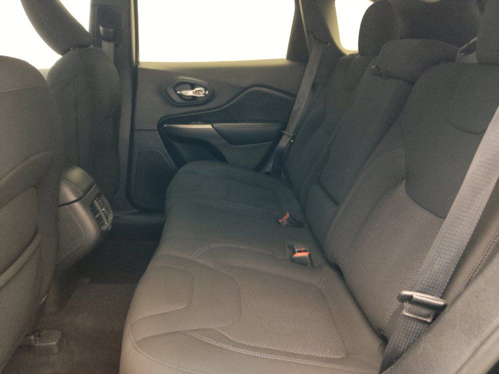 Used 2020 Jeep Cherokee Latitude AWD/4WD image 18
