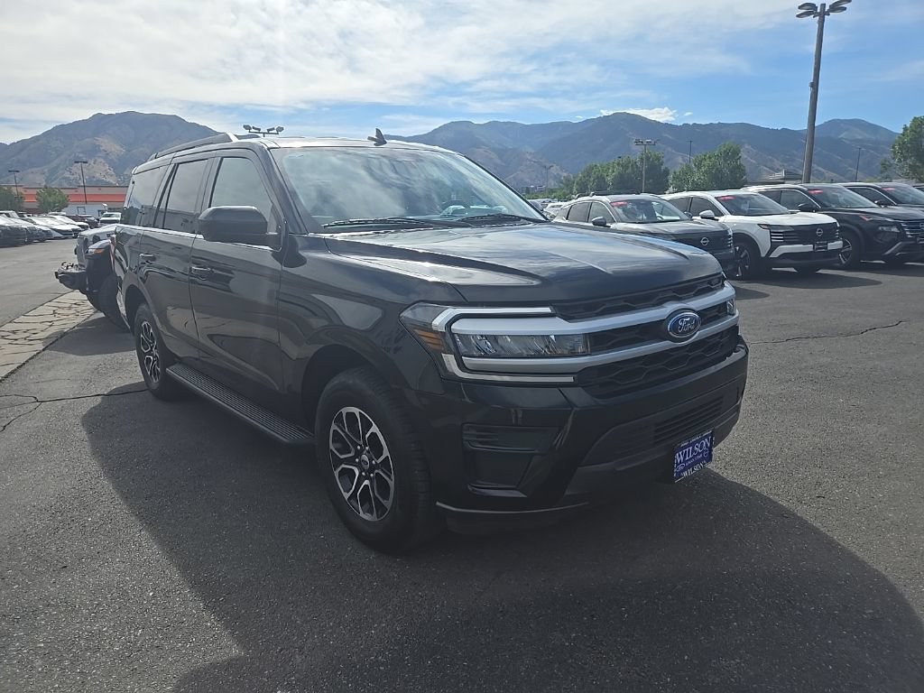 Used 2024 Ford Expedition XLT AWD/4WD image 3