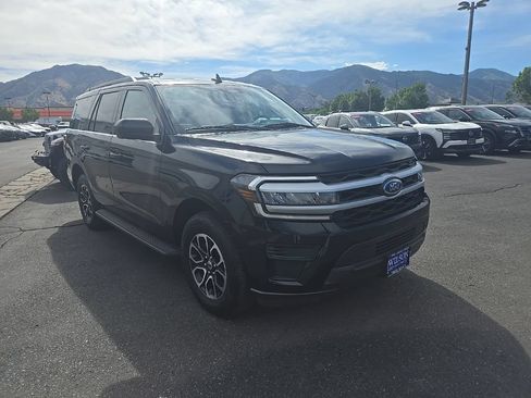 Used 2024 Ford Expedition XLT AWD/4WD image 3