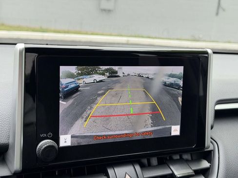 Used 2024 Toyota RAV4 XLE AWD/4WD image 4