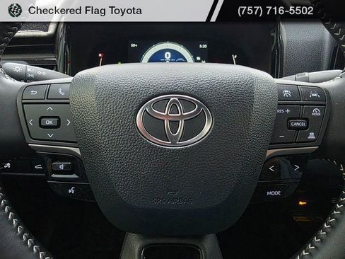 Used 2025 Toyota Camry SE w/ Convenience Package image 13