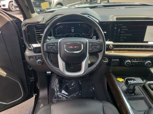 Used 2022 GMC Sierra 1500 Elevation w/ Elevation Premium Package AWD/4WD image 31