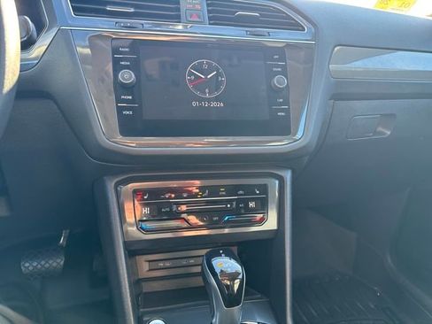 Certified 2022 Volkswagen Tiguan SE image 24