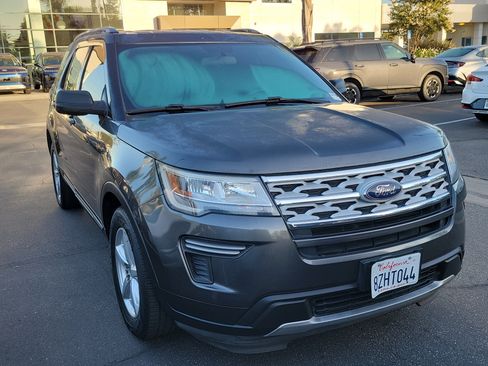 Used 2018 Ford Explorer XLT FWD image 5