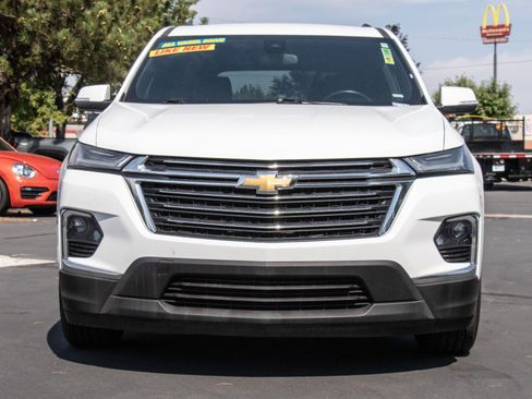 Used 2023 Chevrolet Traverse LT image 2