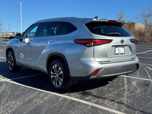 Certified 2022 Toyota Highlander XLE image 8