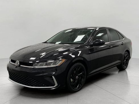 Used 2025 Volkswagen Jetta SE FWD image 9