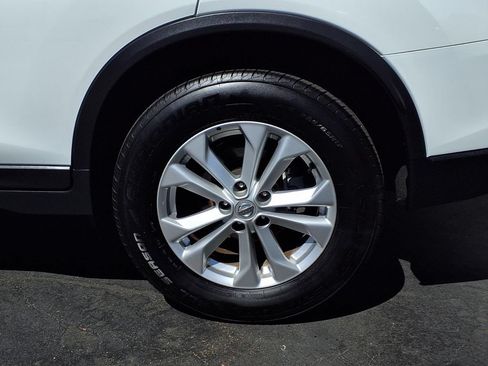 Used 2016 Nissan Rogue SV w/ SV Premium Package FWD image 4
