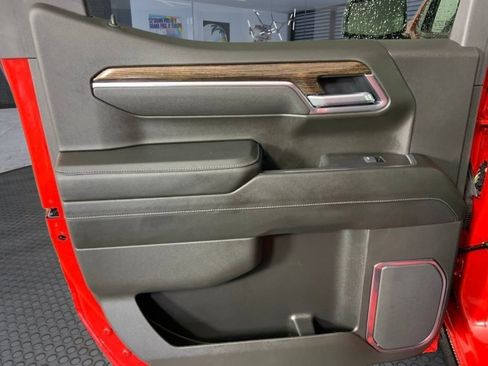 Used 2025 GMC Sierra 1500 Elevation w/ Preferred Package AWD/4WD image 17