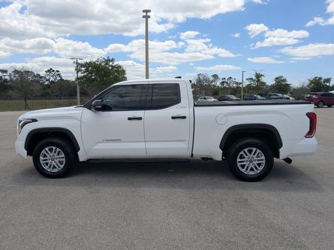 Used 2022 Toyota Tundra SR5 w/ SR5 Convenience Package image 7